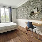 Room In Elegant 3-Bedroom Apartment Near Bois De Vincennes
