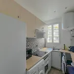Room In Elegant 3-Bedroom Apartment Near Bois De Vincennes
