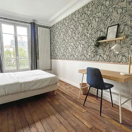 In Elegant 3-bedroom Near Bois De Vincennes Parigi