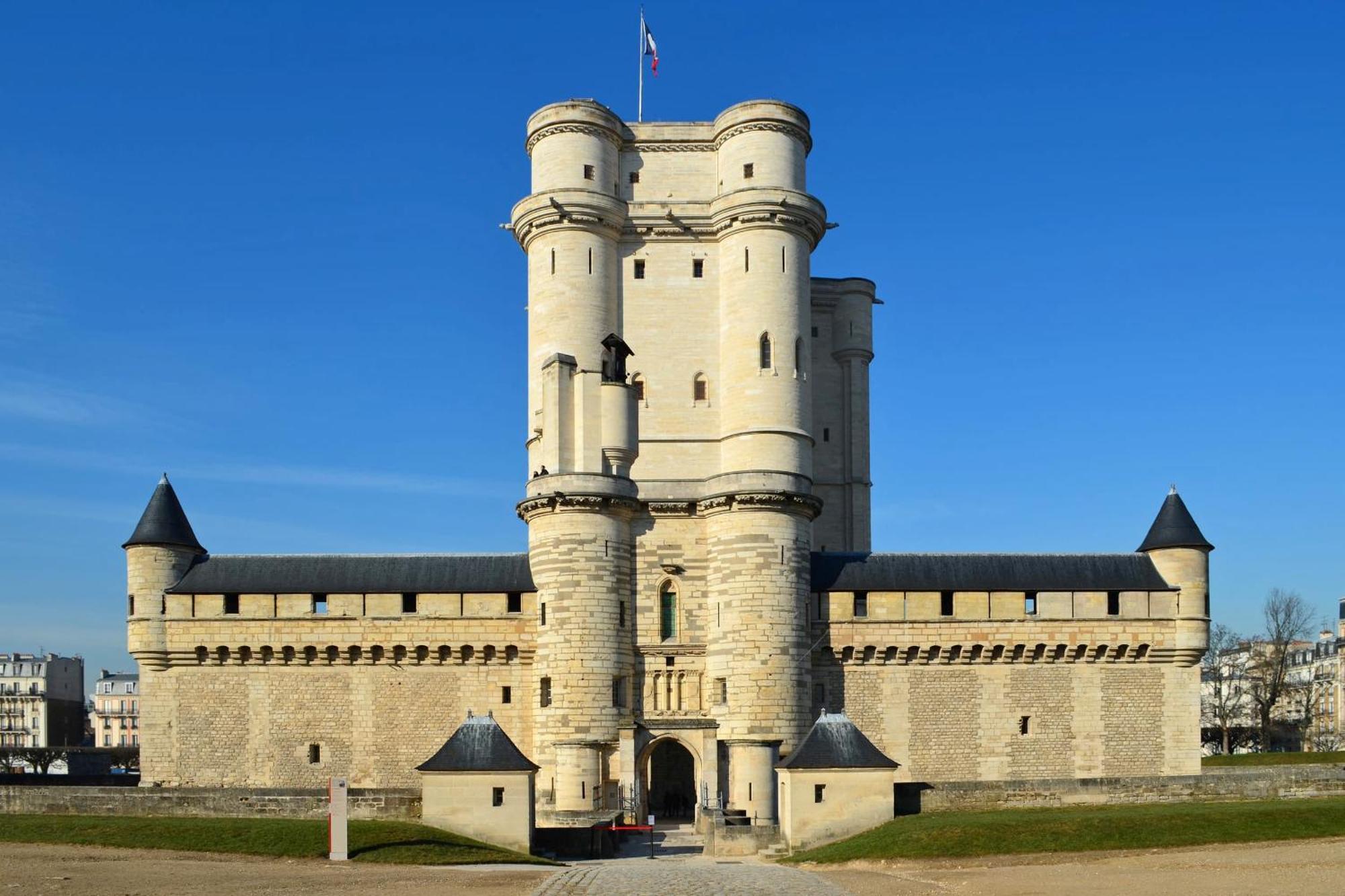In Elegant 3-bedroom Near Bois De Vincennes * Parigi